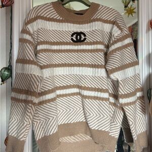 ⚠️SOLD⚠️ Beige and White Patterned Knit Sweater